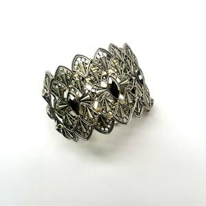 vtg gothic filigree stretch bracelet in silver/black